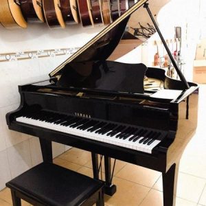 GRAND PIANO YAMAHA G2E